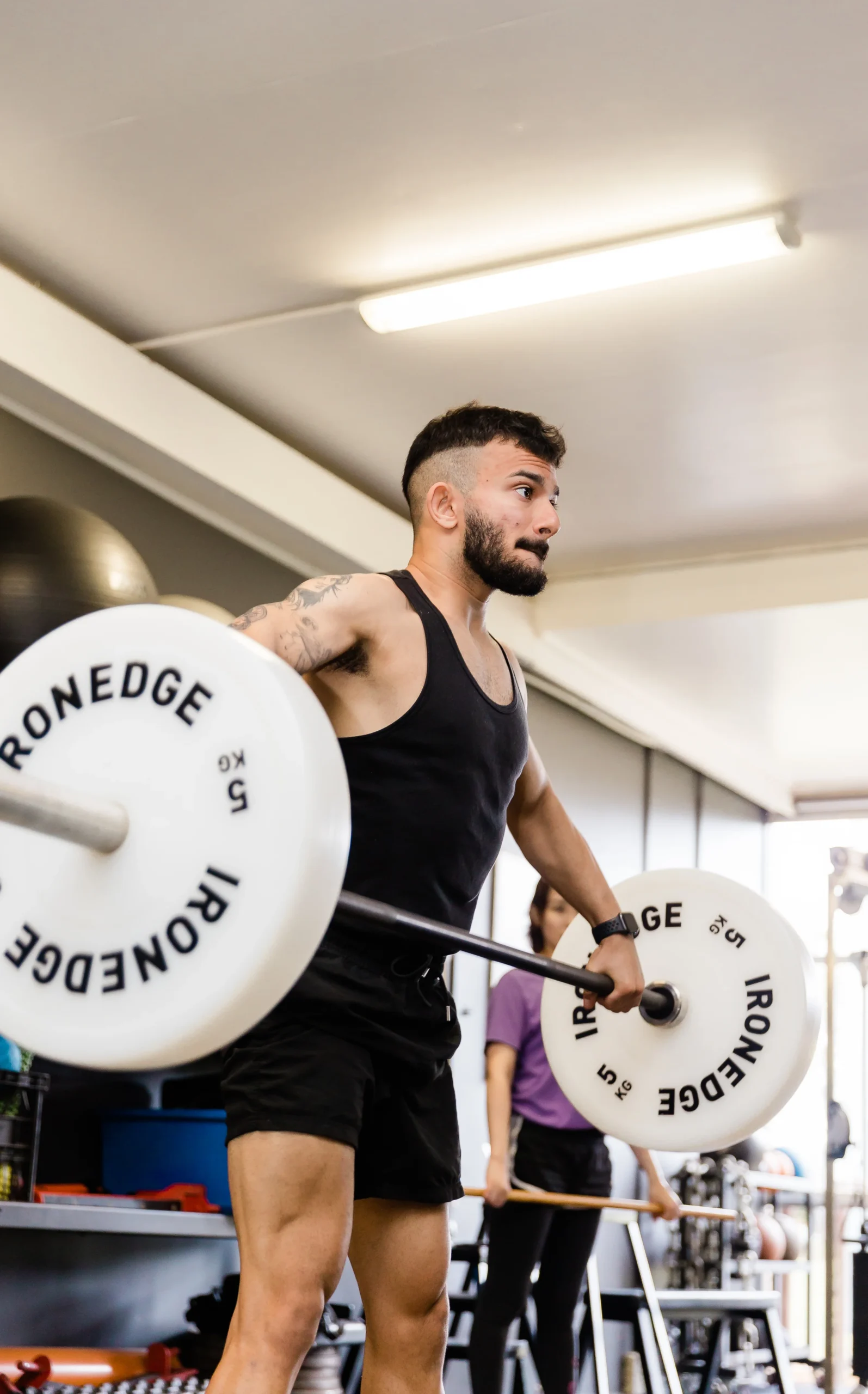 Concentrated male individual in the middle of deadlift exercise